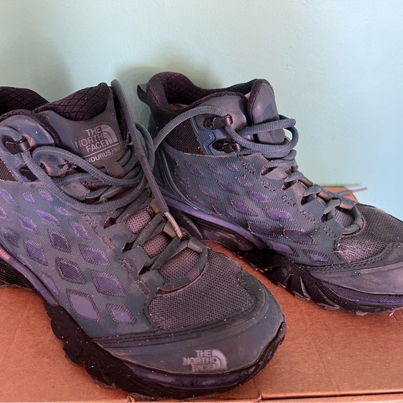 North Face Women’s Hiking Boots - Picture 2 of 5